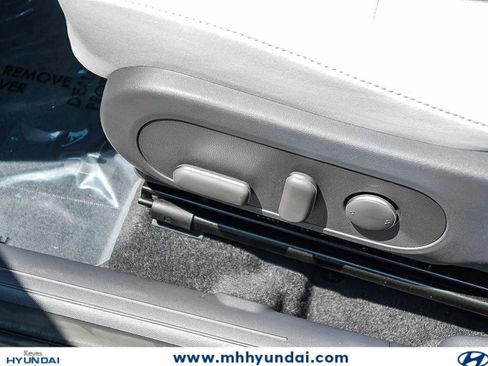 Certified 2025 Hyundai Kona SEL FWD image 23