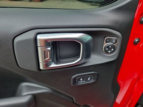 Used 2025 Jeep Wrangler Sport AWD/4WD image 20