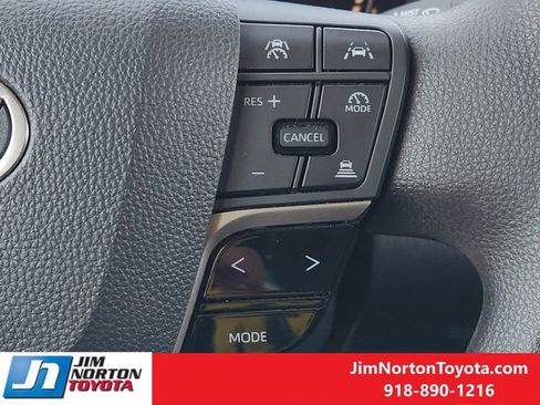 Used 2025 Toyota Camry LE image 28