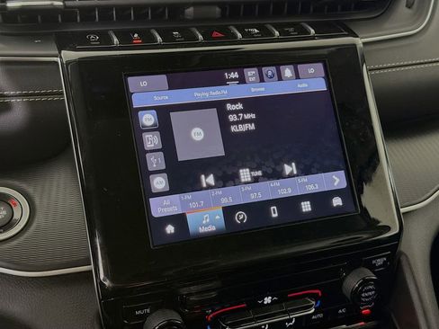 Used 2024 Jeep Grand Cherokee Laredo RWD image 16