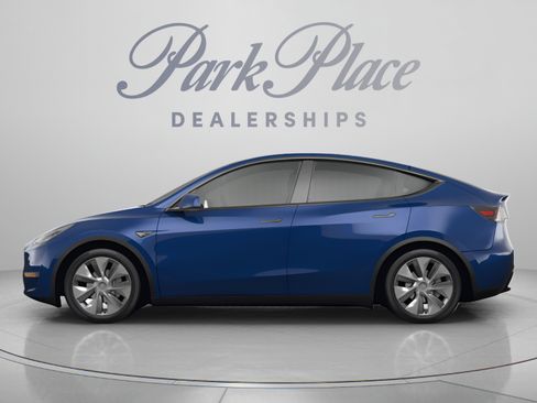 Used 2024 Tesla Model Y Long Range AWD/4WD image 2