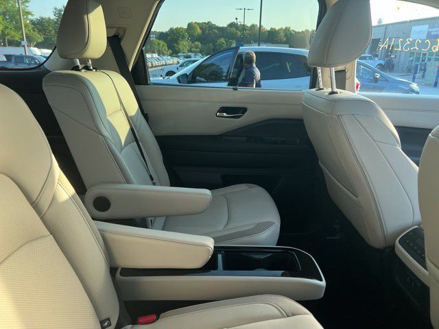Used 2026 Nissan Pathfinder SL w/ SL Premium Package FWD image 8