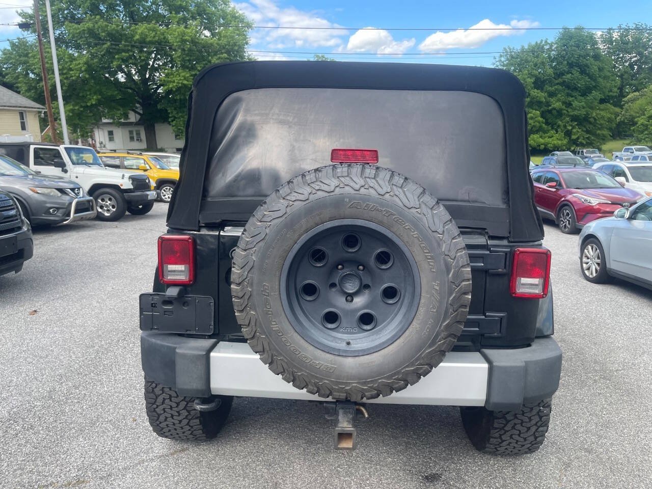 Used 2012 Jeep Wrangler Unlimited Sahara w/ Dual Top Group AWD/4WD image 7