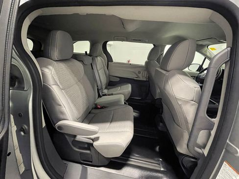 Used 2024 Toyota Sienna LE FWD image 21