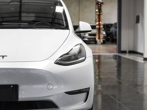 Used 2023 Tesla Model Y Long Range AWD/4WD image 36