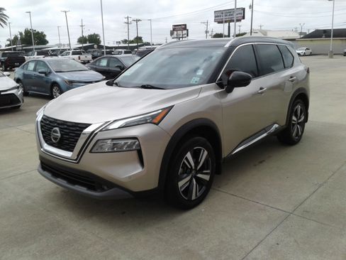 Used 2021 Nissan Rogue SL w/ Premium Package image 3