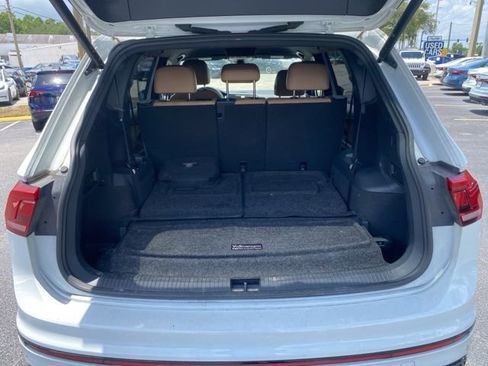 Used 2022 Volkswagen Tiguan SE R-Line FWD image 12