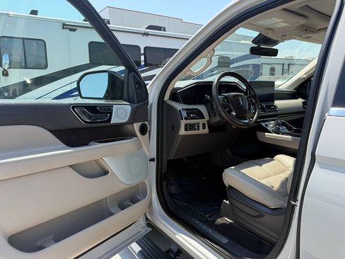 Used 2022 Lincoln Navigator Reserve AWD/4WD image 14