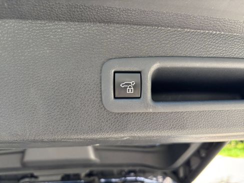 Used 2025 Toyota Sienna XLE FWD image 24