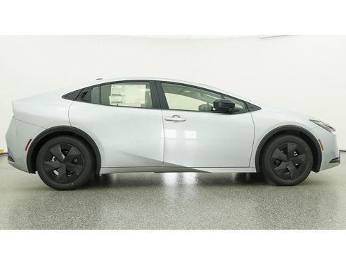 New 2026 Toyota Prius LE FWD image 27