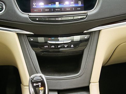 Used 2017 Cadillac XT5 Luxury w/ Driver Awareness Package image 31