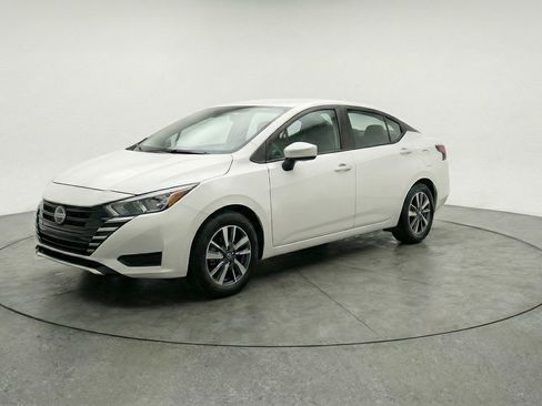 Used 2025 Nissan Versa SV FWD image 3