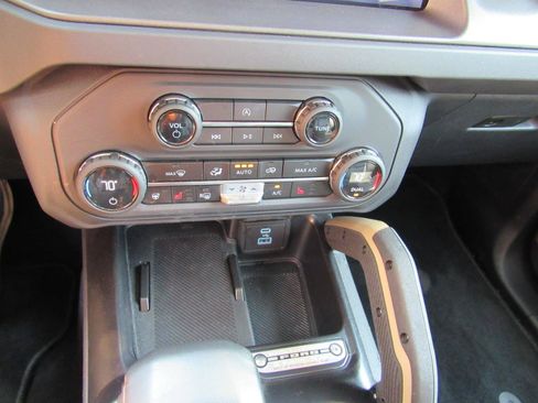 Used 2025 Ford Bronco Badlands AWD/4WD image 26