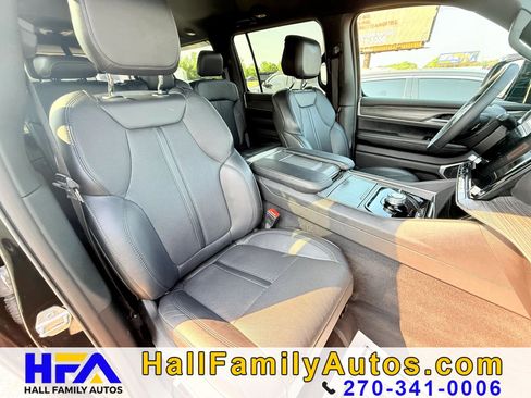 Used 2024 Jeep Wagoneer L Series II w/ Flexible Seating Group AWD/4WD image 28