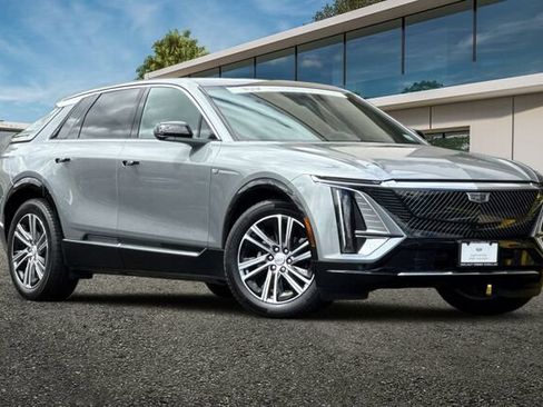 Certified 2024 Cadillac Lyriq Luxury AWD/4WD image 1