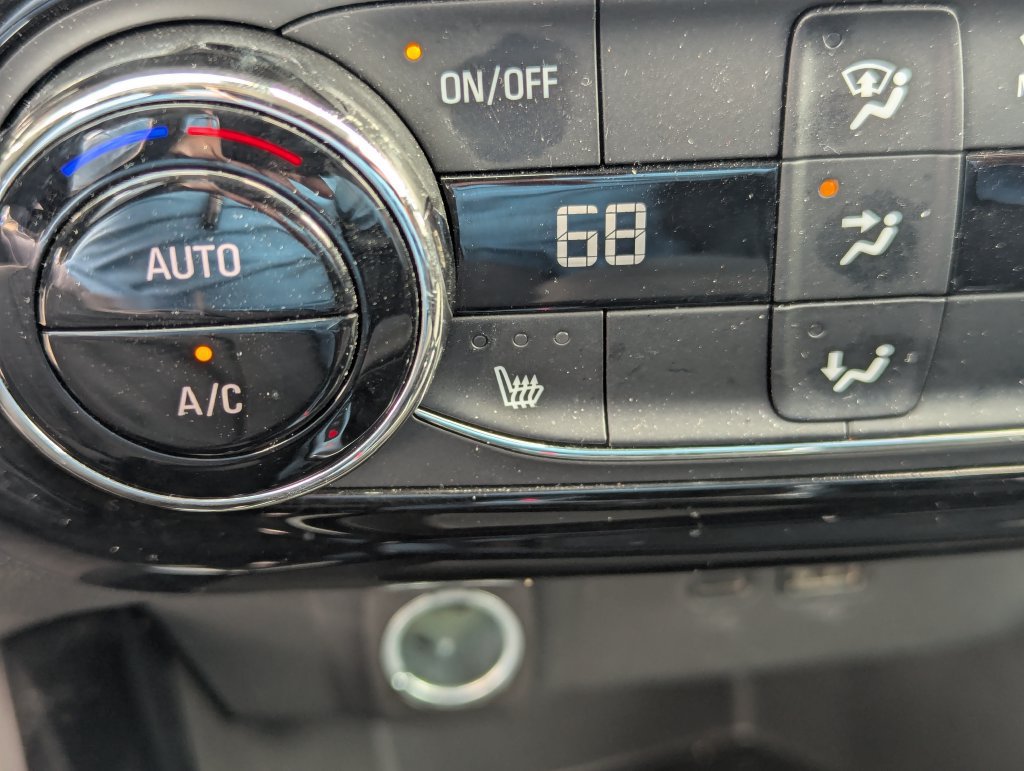 Used 2025 Chevrolet Trax LT w/ Driver Confidence Package FWD image 17