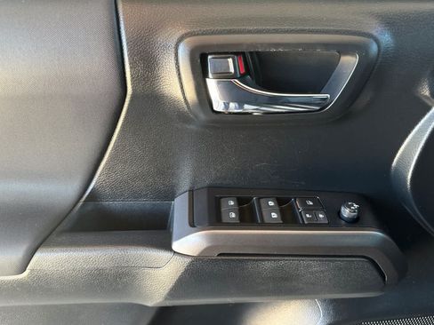 Used 2021 Toyota Tacoma TRD Off-Road w/ Technology Package AWD/4WD image 12