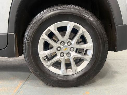 Used 2023 Chevrolet Traverse LS AWD/4WD image 9