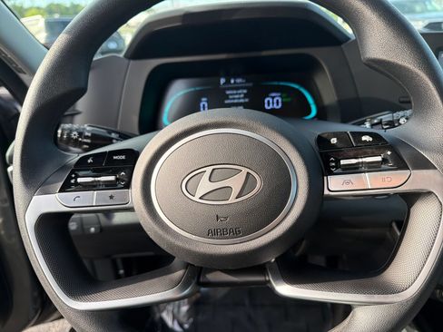 Used 2026 Hyundai Elantra Hybrid FWD image 15