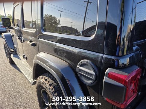 Used 2019 Jeep Wrangler Unlimited Sahara AWD/4WD image 9