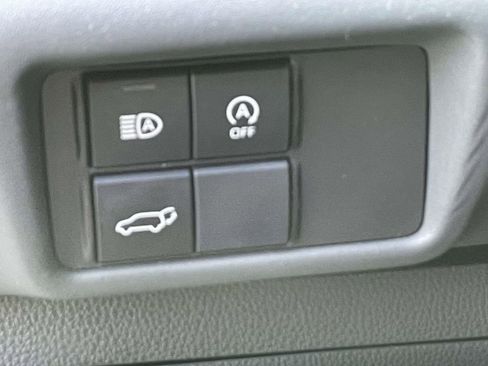 Used 2024 Toyota Highlander LE image 19