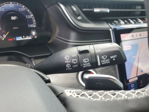 Used 2025 Jeep Grand Cherokee Limited w/ Luxury Tech Group II image 25