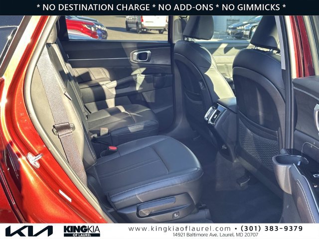Used 2025 Kia Sorento SX AWD/4WD image 17