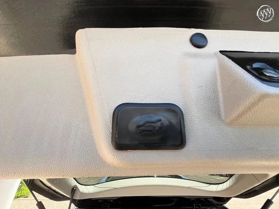 Used 2015 Buick Enclave Leather FWD image 15