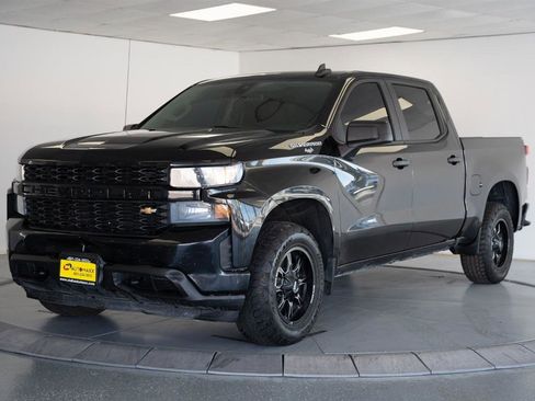 Used 2021 Chevrolet Silverado 1500 Custom w/ Safety Confidence Package AWD/4WD image 3