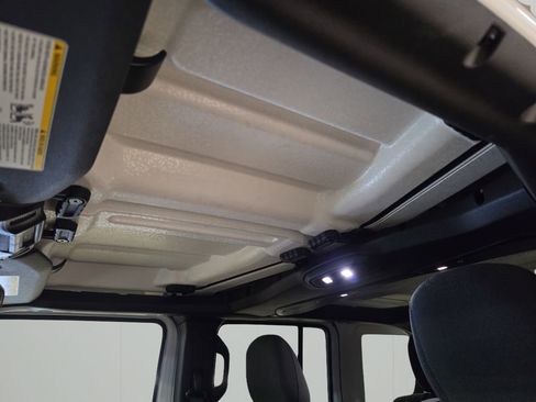 Certified 2025 Jeep Wrangler Unlimited Sahara w/ Safety Group AWD/4WD image 24