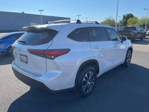 Used 2023 Toyota Highlander XLE image 5