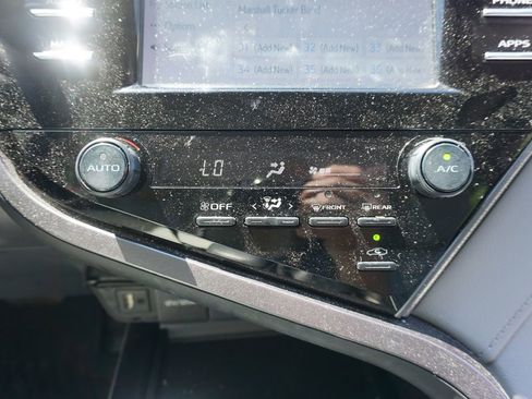 Used 2019 Toyota Camry SE image 12