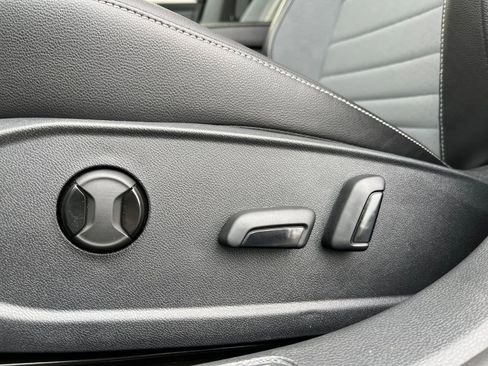 Used 2025 Volkswagen Jetta SE image 24