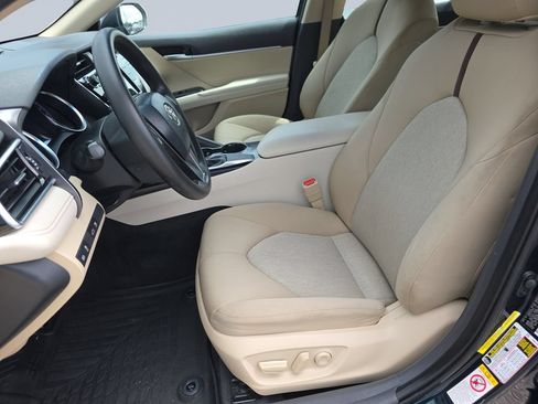 Used 2018 Toyota Camry LE FWD image 11