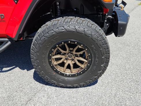 Used 2022 Jeep Wrangler Unlimited Rubicon w/ Dual Top Group AWD/4WD image 8