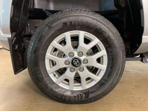 Used 2024 Toyota Tacoma SR5 AWD/4WD image 37