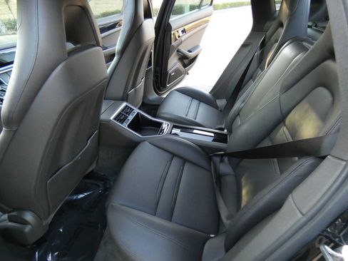Used 2018 Porsche Panamera 4 image 44