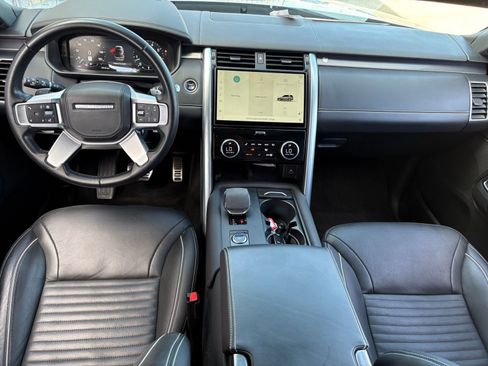 Used 2024 Land Rover Discovery Metropolitan Edition AWD/4WD image 14