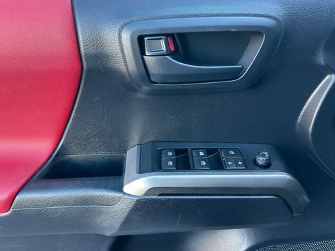 Used 2020 Toyota Tacoma SR5 image 12