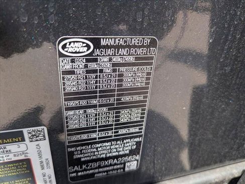 Used 2024 Land Rover Range Rover SV AWD/4WD image 17
