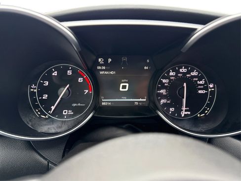 Used 2017 Alfa Romeo Giulia Ti w/ TI Lusso Package AWD/4WD image 17