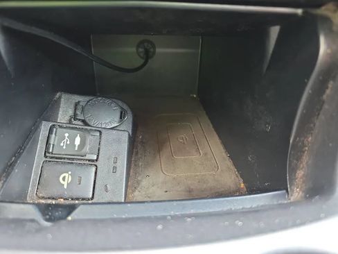 Used 2015 Toyota Camry XSE FWD image 31