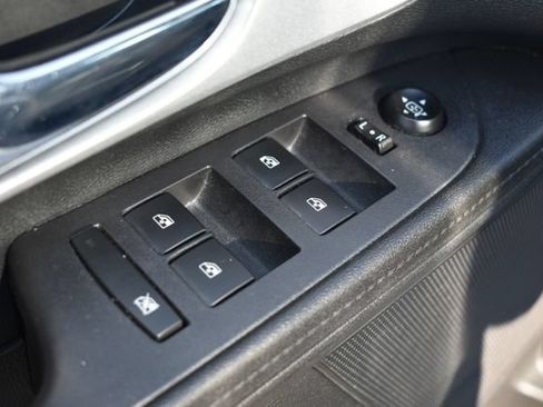 Used 2017 Chevrolet Equinox LS FWD image 17