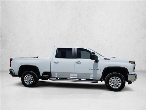 Used 2026 Chevrolet Silverado 2500 LT AWD/4WD image 4