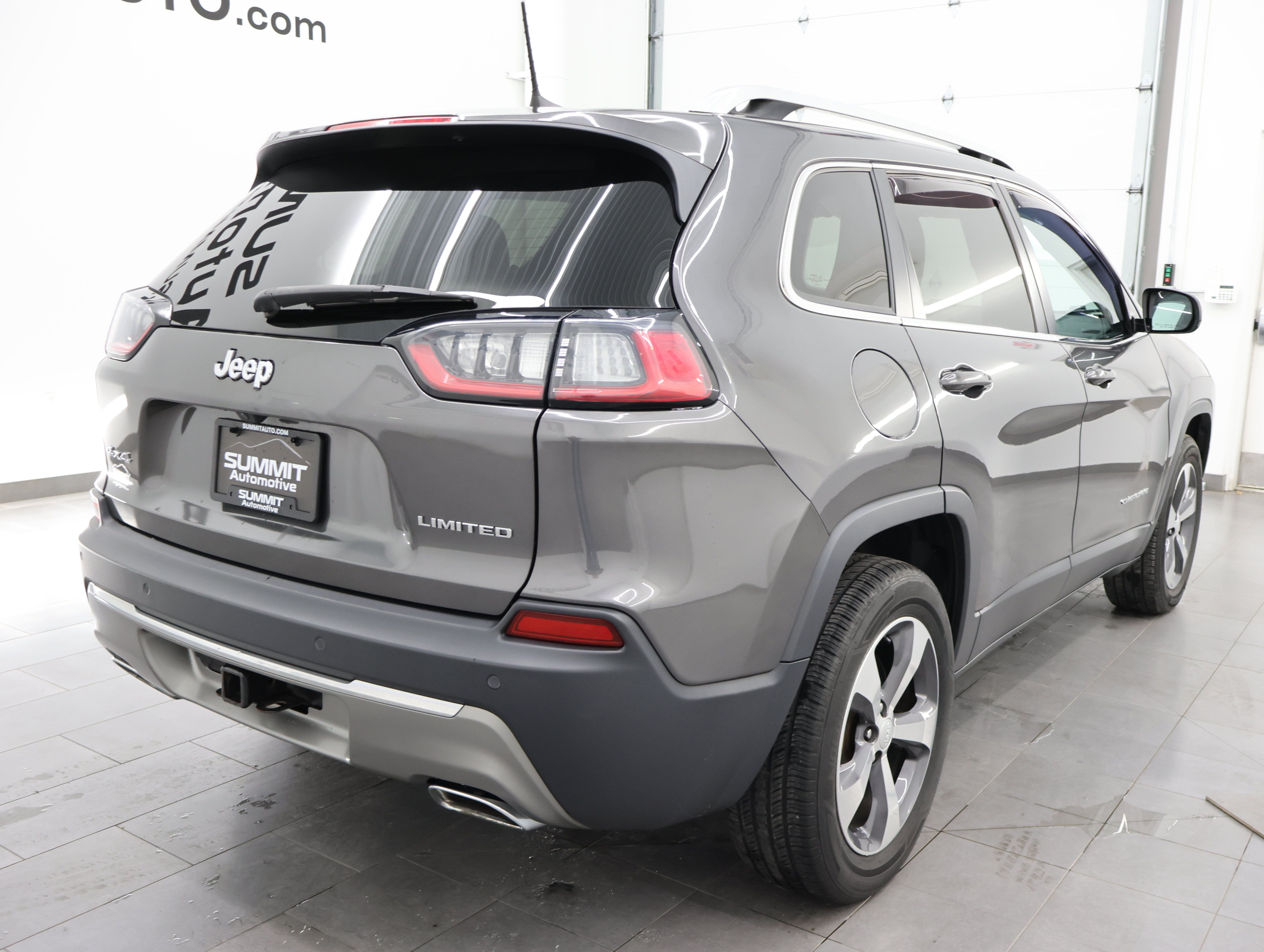 Used 2019 Jeep Cherokee Limited w/ Trailer Tow Group AWD/4WD image 5