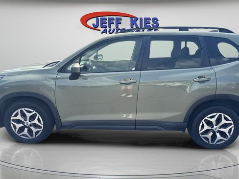 Used 2021 Subaru Forester Premium AWD/4WD image 8