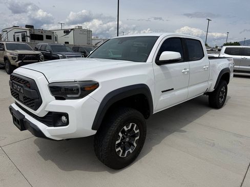 Used 2019 Toyota Tacoma TRD Off-Road w/ Technology Package AWD/4WD image 7