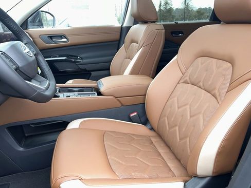 New 2026 Nissan Pathfinder Platinum w/ Cargo Package FWD image 17