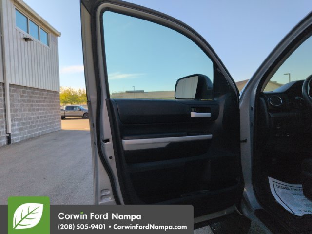 Used 2018 Toyota Tundra SR5 AWD/4WD image 10