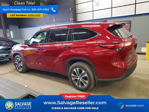 Used 2020 Toyota Highlander XLE image 3
